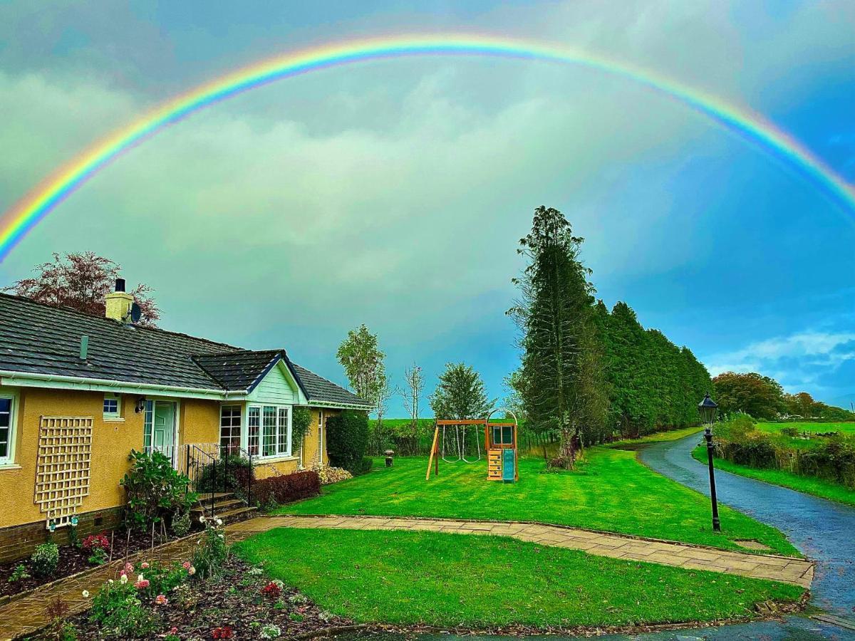 Finn Village "Mountain View Cottage" Private Garden, 9-Seater Hot Tub, Firepit & Pizza Stove Drymen Exterior foto