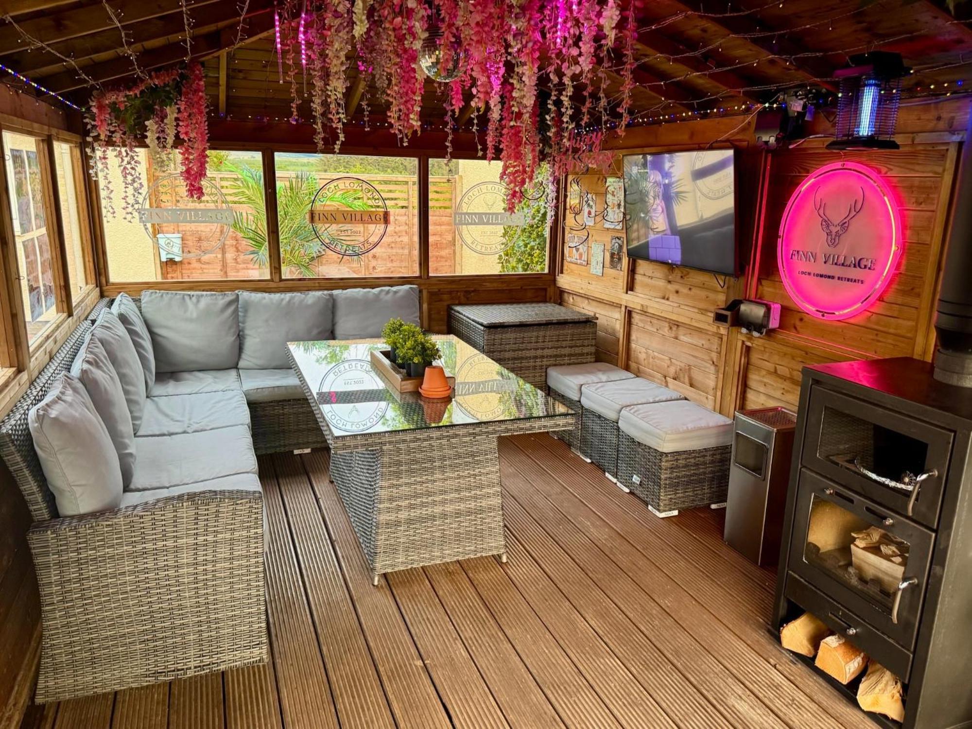 Finn Village "Mountain View Cottage" Private Garden, 9-Seater Hot Tub, Firepit & Pizza Stove Drymen Exterior foto